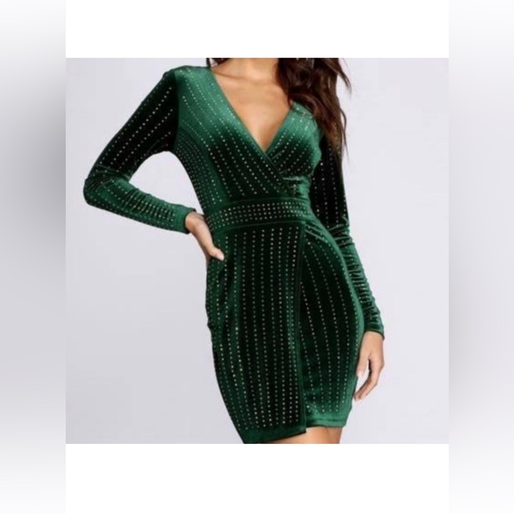 Windsor Cassie Velvet Wrap Dress Size M